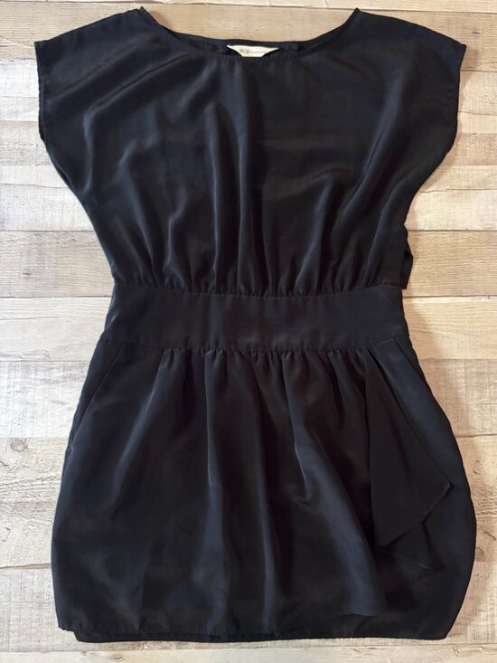BCBGeneration Dresses & Skirts - 🖤 BCBGeneration Black Faux Wrap Mini Dress Size 0